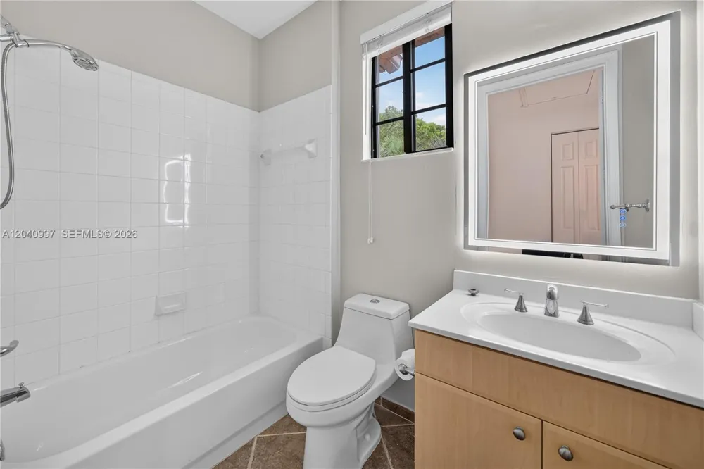 2767 Kinsington Cir #8-4 Weston, FL 33332