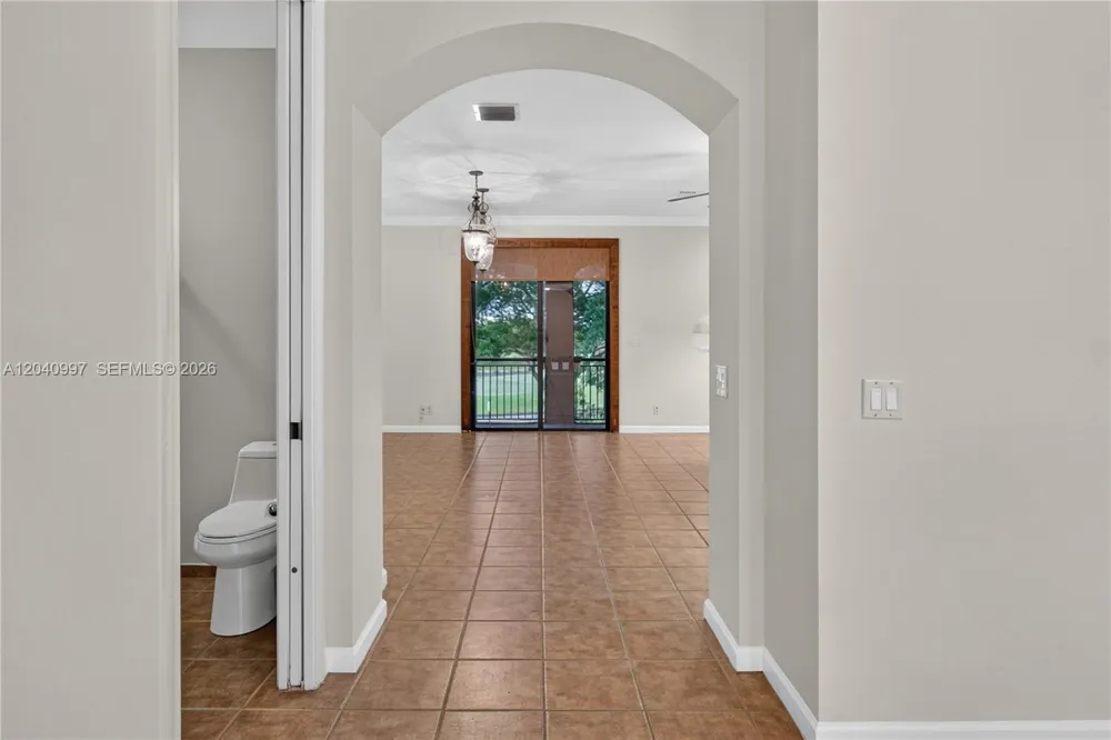2767 Kinsington Cir #8-4 Weston, FL 33332