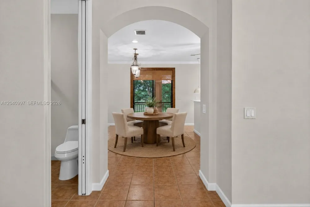 2767 Kinsington Cir #8-4 Weston, FL 33332