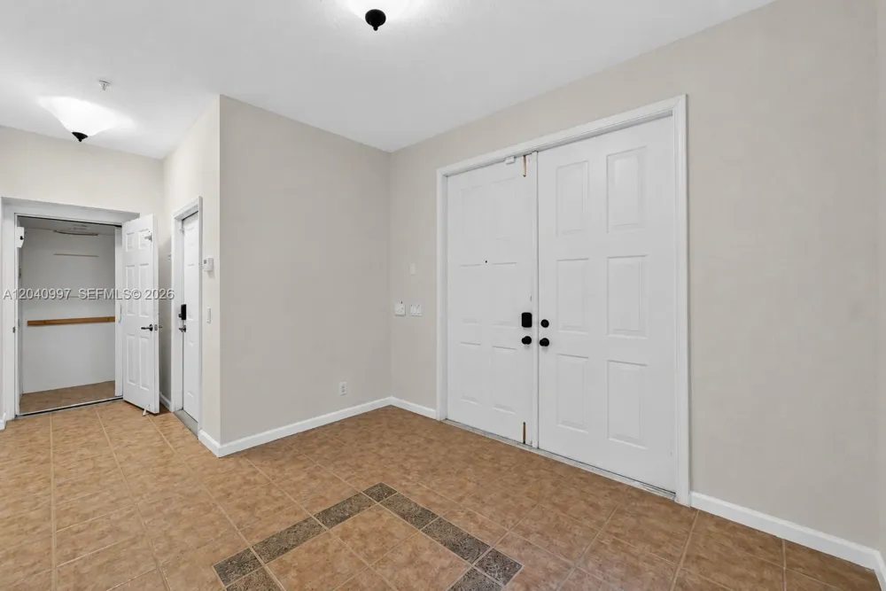 2767 Kinsington Cir #8-4 Weston, FL 33332