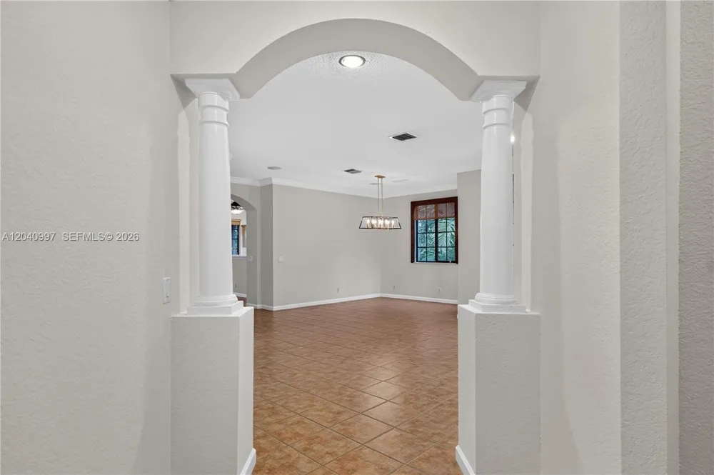 2767 Kinsington Cir #8-4 Weston, FL 33332