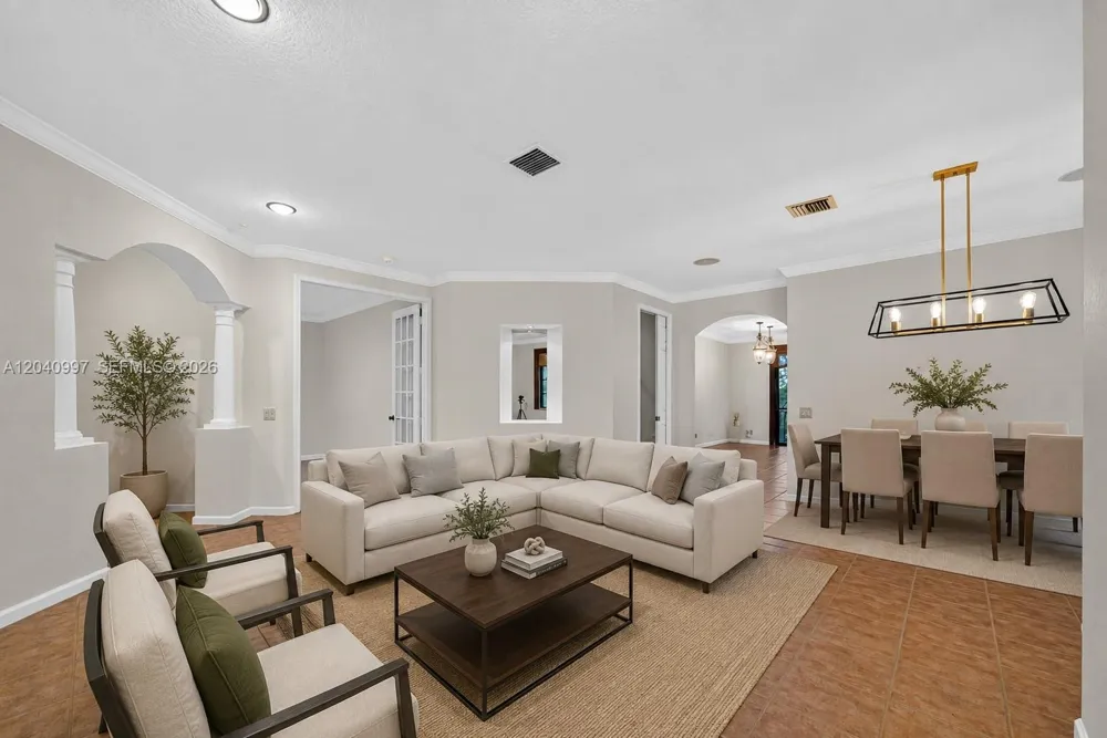 2767 Kinsington Cir #8-4 Weston, FL 33332