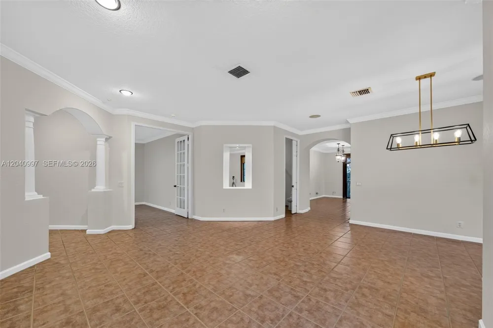 2767 Kinsington Cir #8-4 Weston, FL 33332
