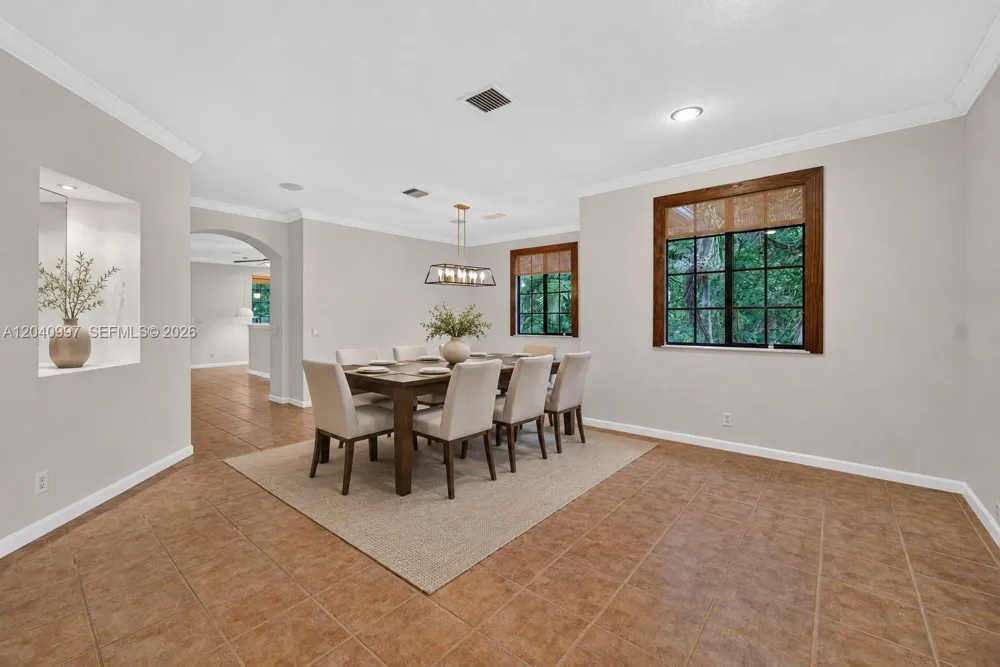 2767 Kinsington Cir #8-4 Weston, FL 33332