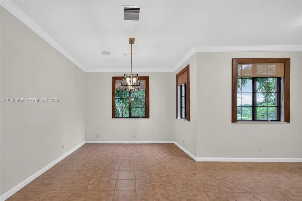 2767 Kinsington Cir #8-4 Weston, FL 33332