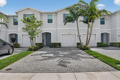 4326 Hammock Grove Drive