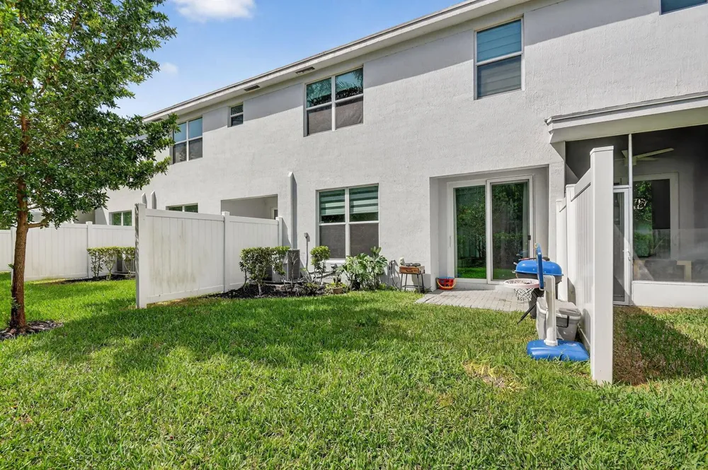 4326 Hammock Grove Drive Lake Worth, FL 33467