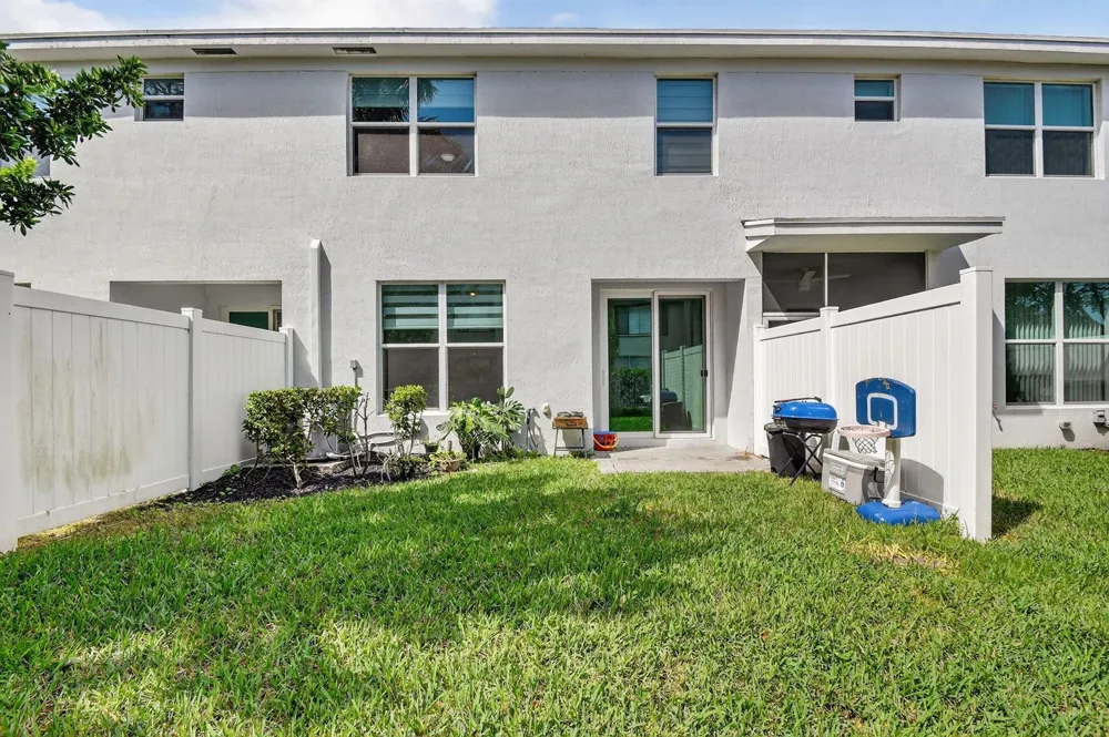 4326 Hammock Grove Drive Lake Worth, FL 33467