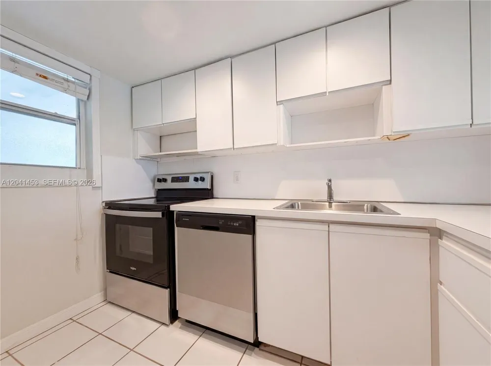 200 Galen Dr #202 Key Biscayne, FL 33149