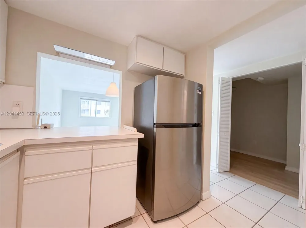 200 Galen Dr #202 Key Biscayne, FL 33149