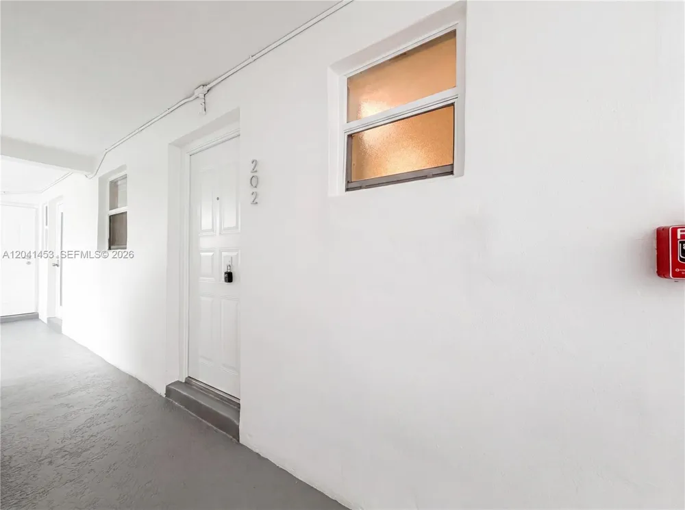 200 Galen Dr #202 Key Biscayne, FL 33149