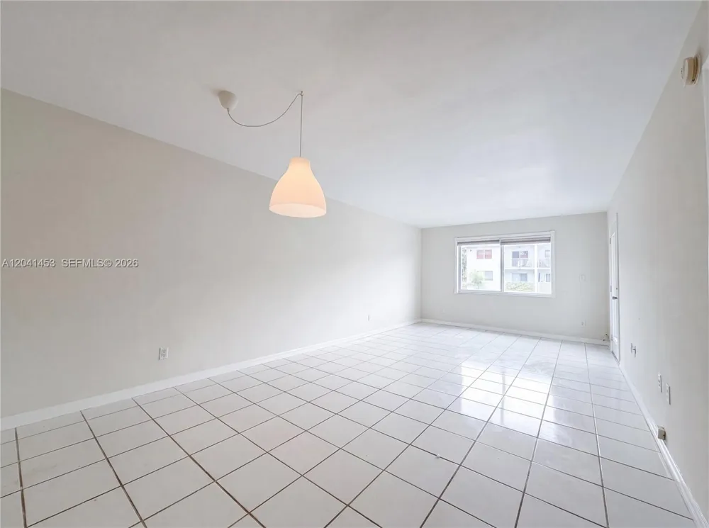 200 Galen Dr #202 Key Biscayne, FL 33149