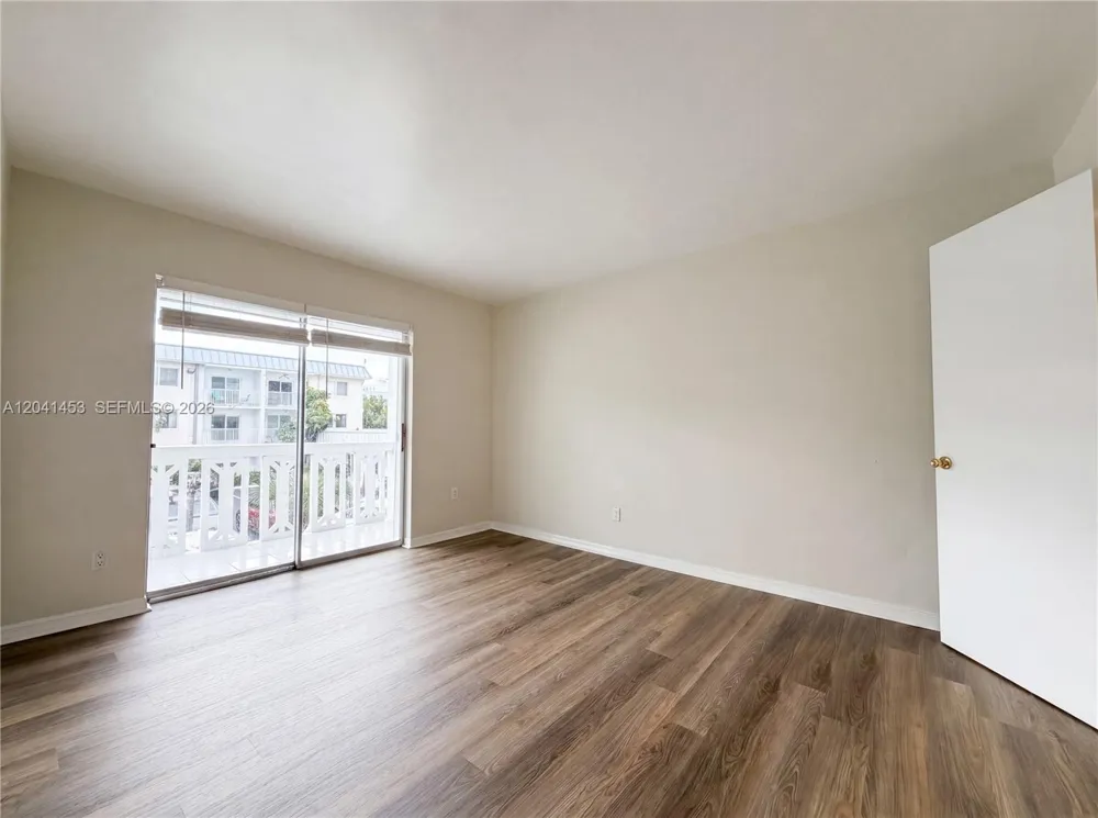 200 Galen Dr #202 Key Biscayne, FL 33149