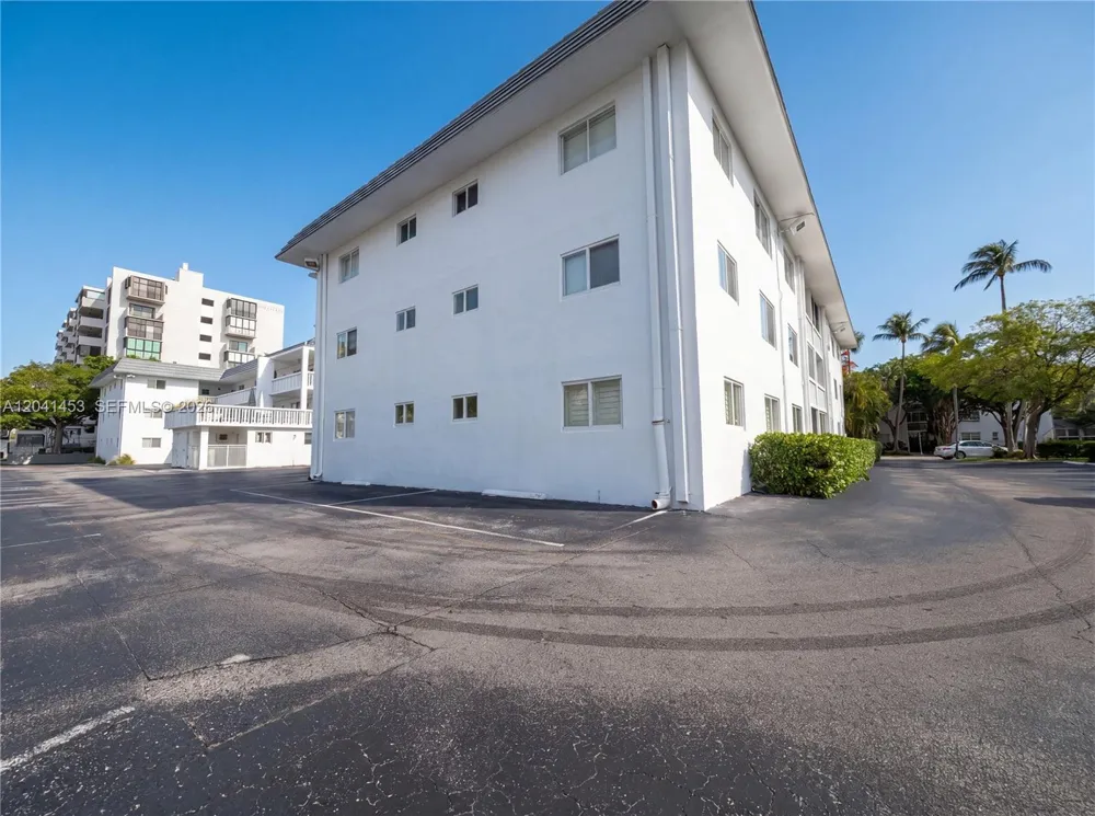 200 Galen Dr #202 Key Biscayne, FL 33149