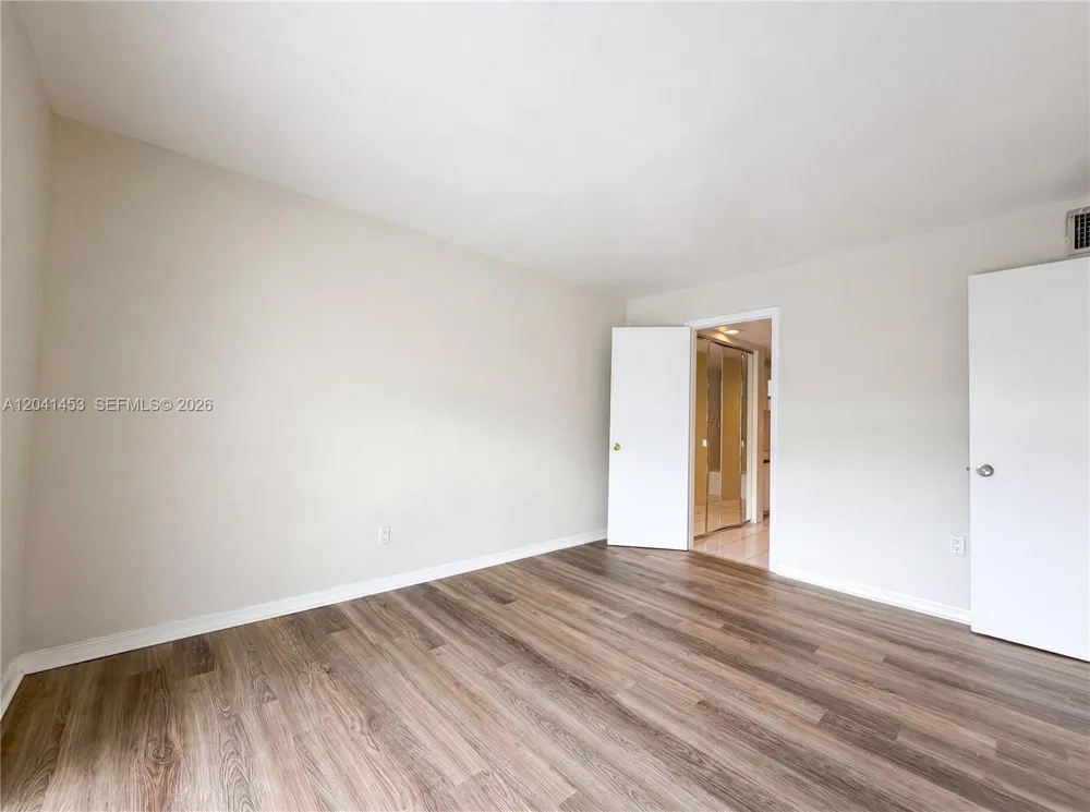200 Galen Dr #202 Key Biscayne, FL 33149