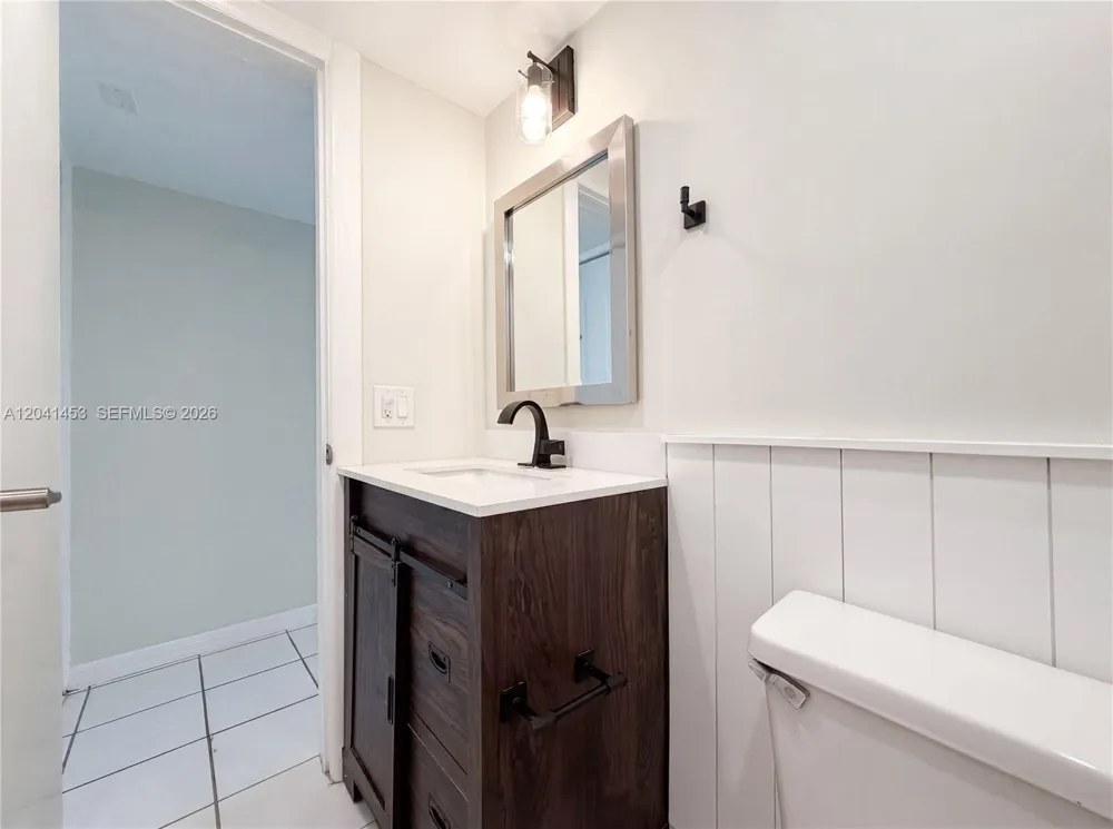200 Galen Dr #202 Key Biscayne, FL 33149