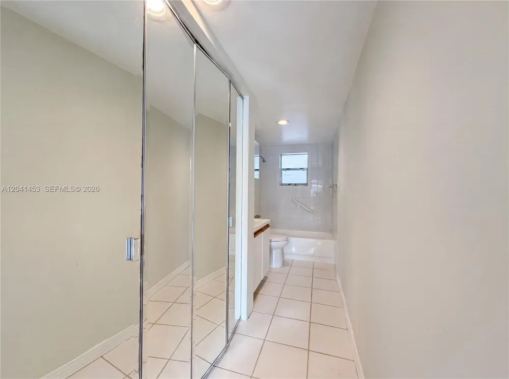 200 Galen Dr #202 Key Biscayne, FL 33149