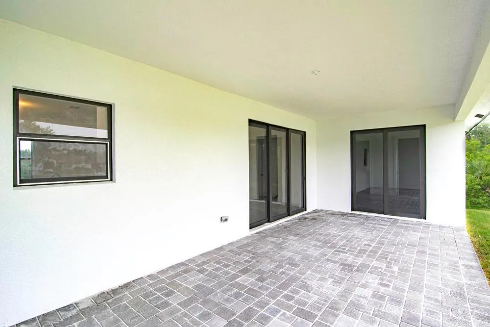 15633 Lakeland Circle Port Charlotte, FL 33981