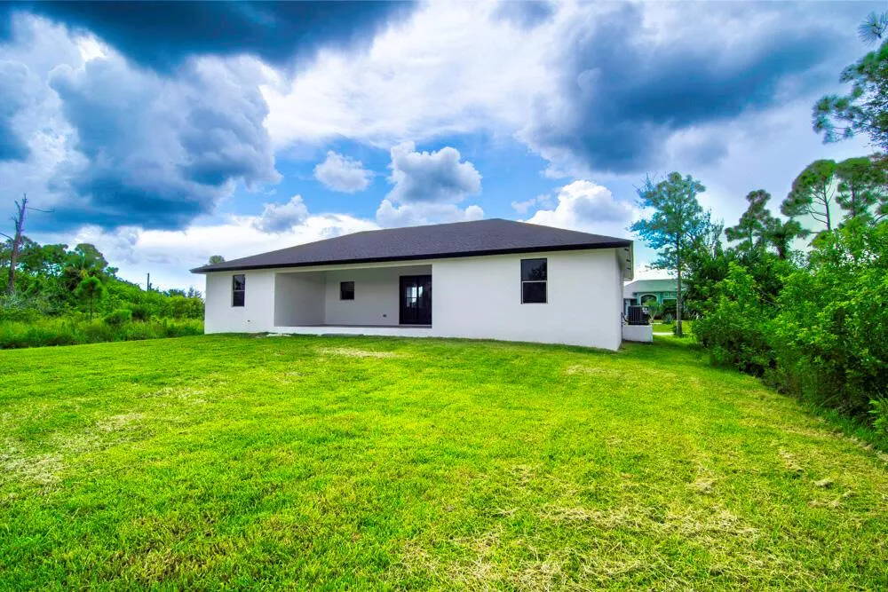 15633 Lakeland Circle Port Charlotte, FL 33981