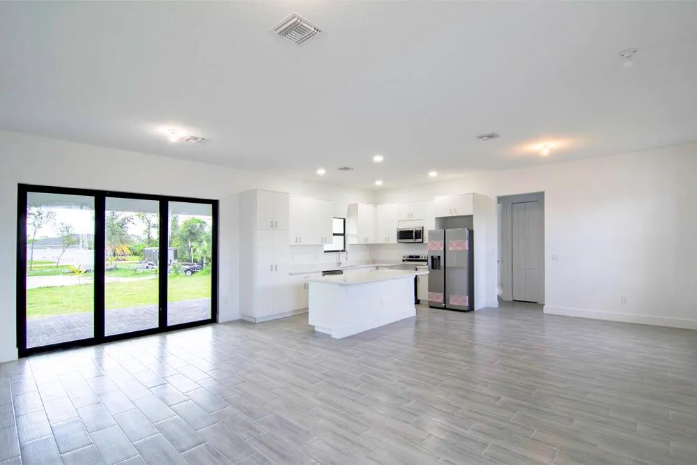 15633 Lakeland Circle Port Charlotte, FL 33981