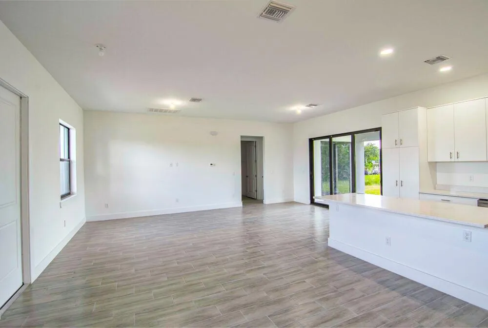 15633 Lakeland Circle Port Charlotte, FL 33981