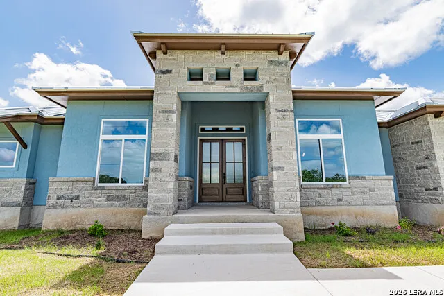 731 County Road 356 Adkins, TX 78101