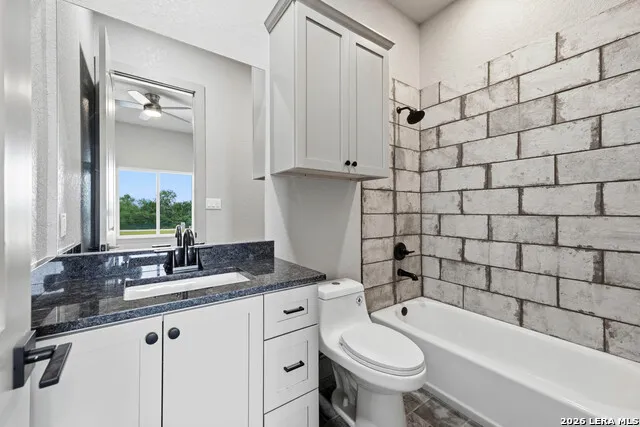 731 County Road 356 Adkins, TX 78101
