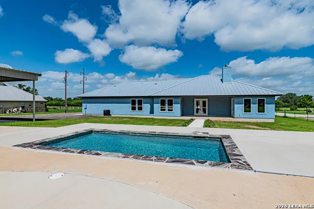731 County Road 356 Adkins, TX 78101