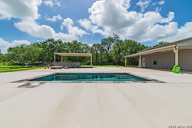731 County Road 356 Adkins, TX 78101