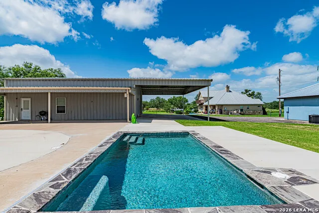 731 County Road 356 Adkins, TX 78101