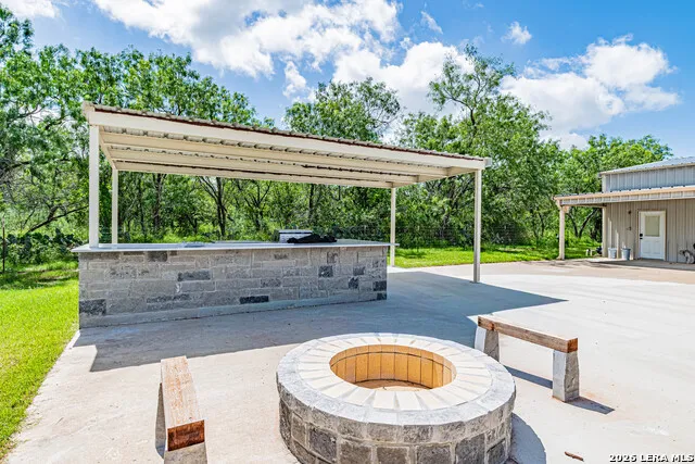 731 County Road 356 Adkins, TX 78101