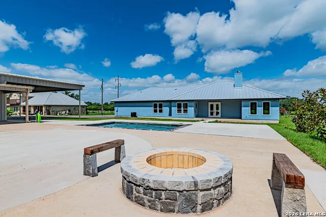 731 County Road 356 Adkins, TX 78101