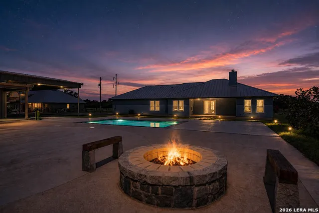 731 County Road 356 Adkins, TX 78101