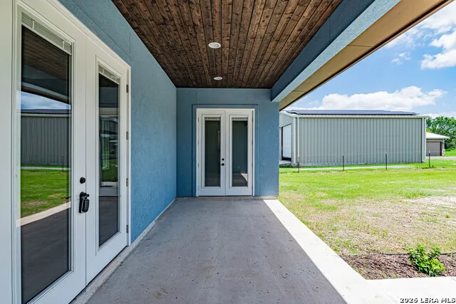 731 County Road 356 Adkins, TX 78101