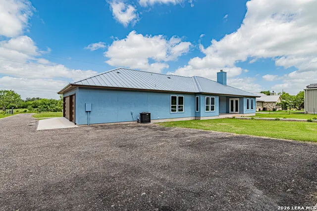 731 County Road 356 Adkins, TX 78101