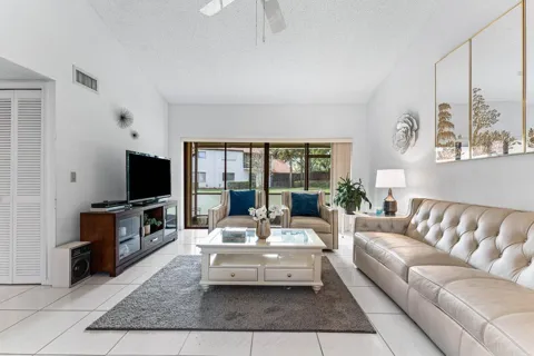 10 Via De Casas Sur #104