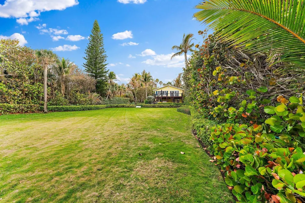 31 Beach Road Jupiter Island, FL 33455