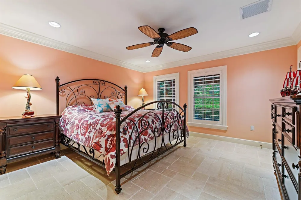 31 Beach Road Jupiter Island, FL 33455
