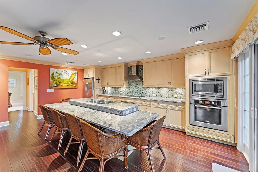 31 Beach Road Jupiter Island, FL 33455