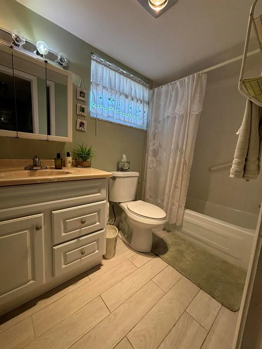 725 Lori Drive #203 Palm Springs, FL 33461