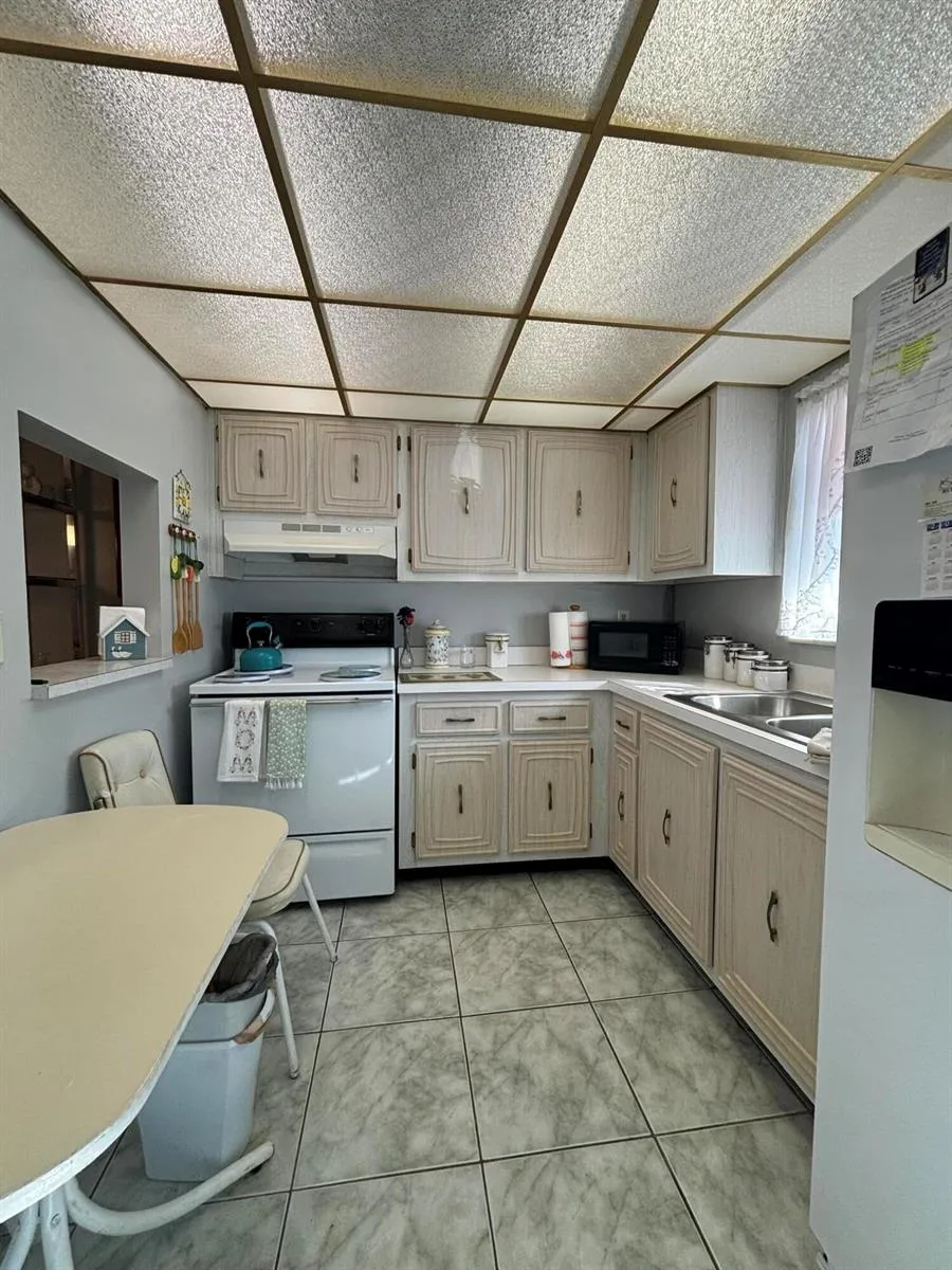 725 Lori Drive #203 Palm Springs, FL 33461