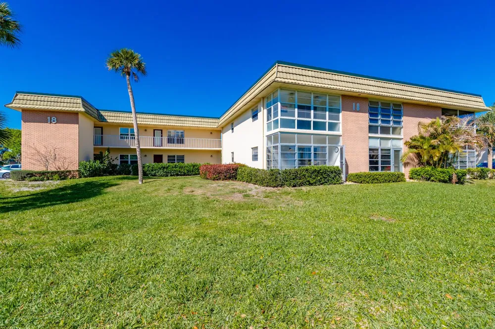 18 Vista Gardens Trail #205 Vero Beach, FL 32962