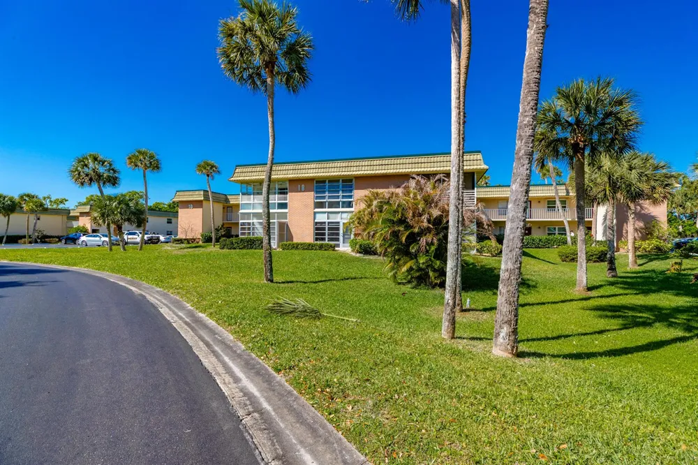 18 Vista Gardens Trail #205 Vero Beach, FL 32962
