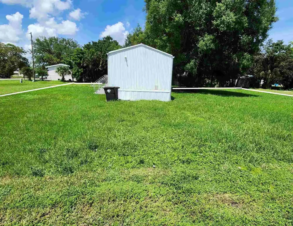 585 NW Avenue D Moore Haven, FL 33471