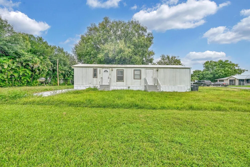 585 NW Avenue D Moore Haven, FL 33471