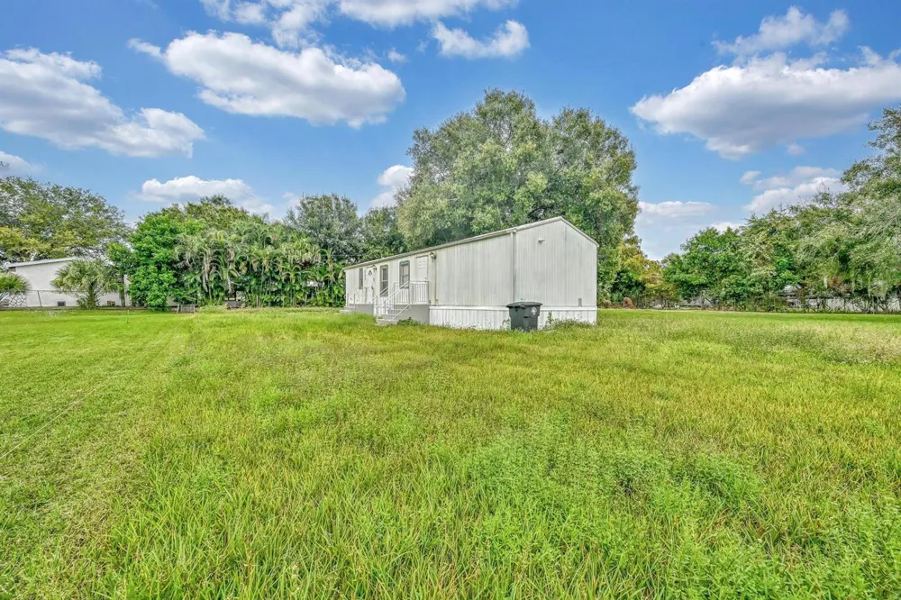 585 NW Avenue D Moore Haven, FL 33471