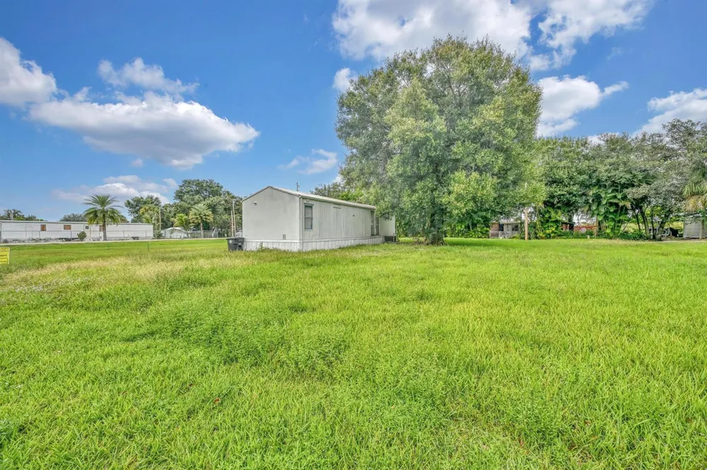 585 NW Avenue D Moore Haven, FL 33471