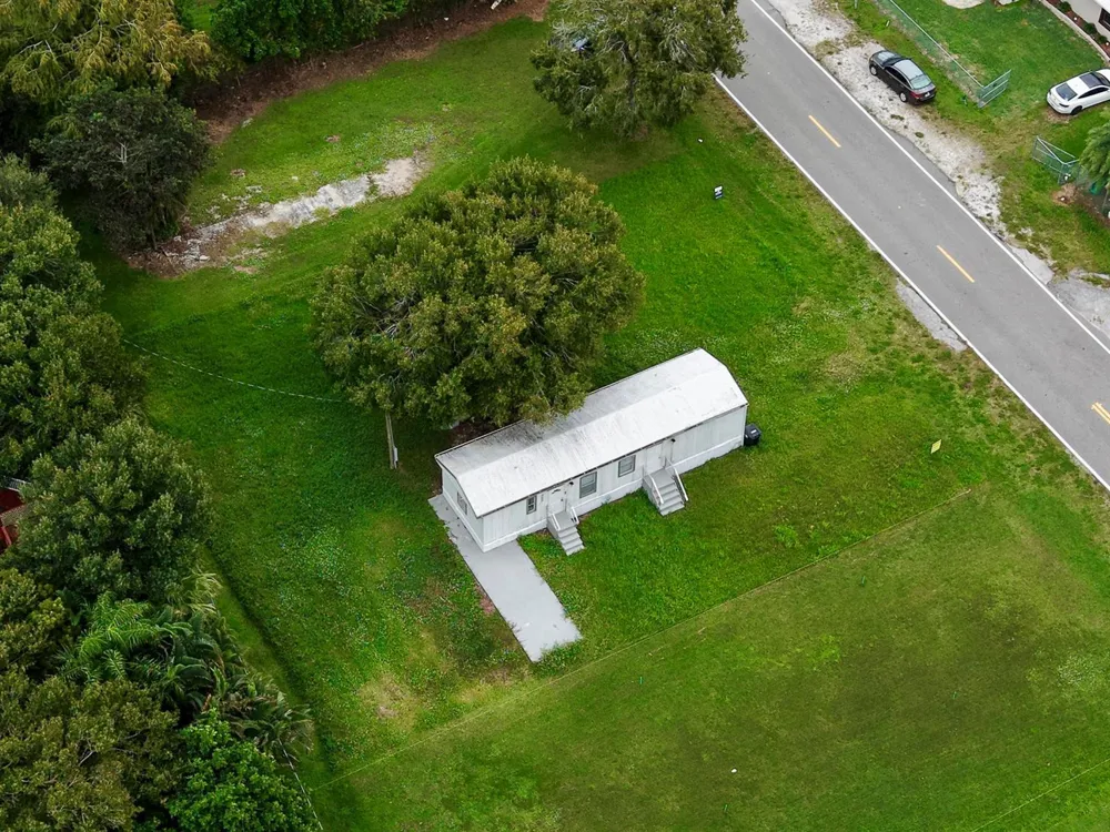 585 NW Avenue D Moore Haven, FL 33471
