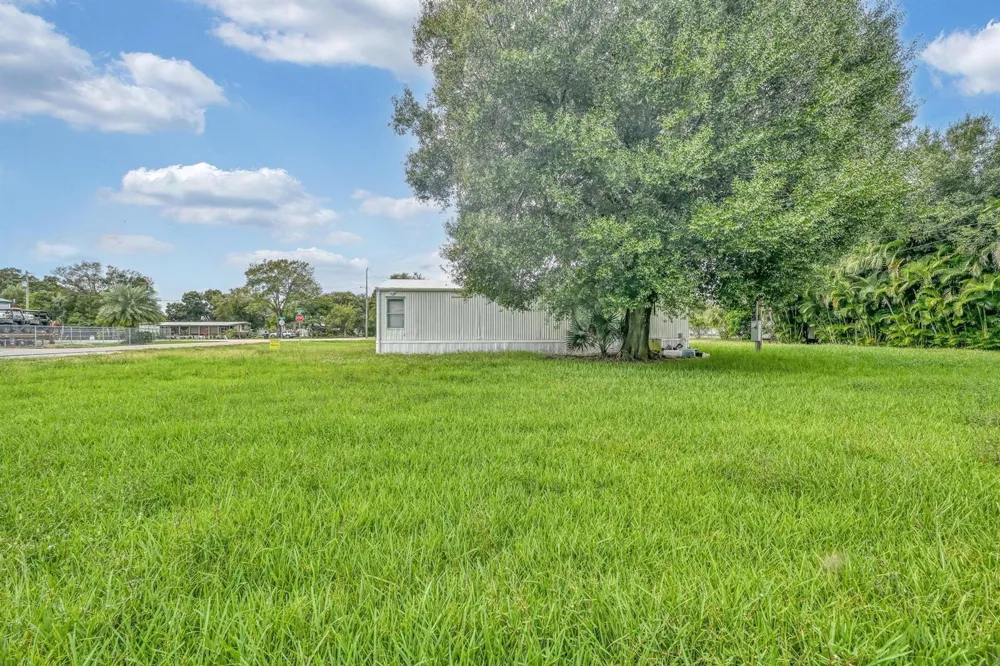 585 NW Avenue D Moore Haven, FL 33471