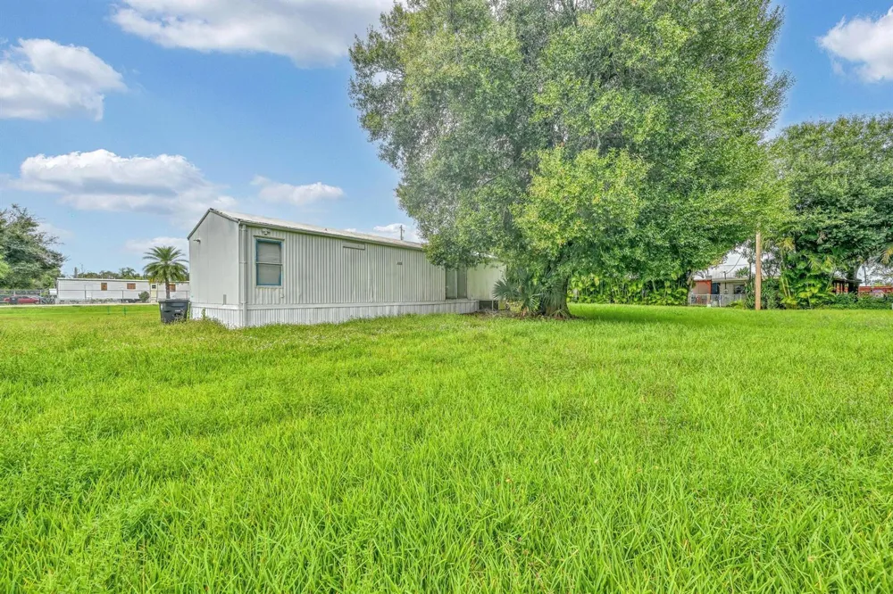 585 NW Avenue D Moore Haven, FL 33471